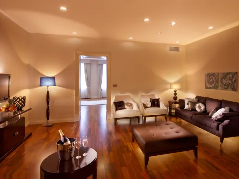 Roset Hotel & Residence